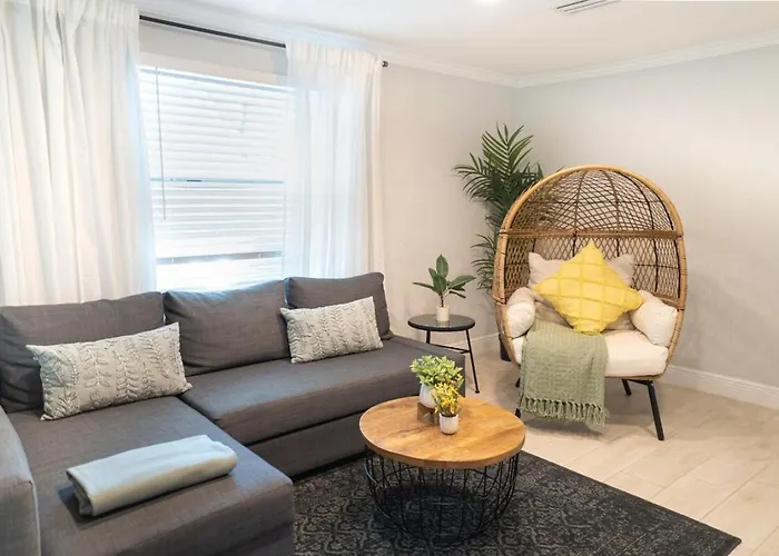 Tranquil & Fully Renoveted Home Near Busch Gardens