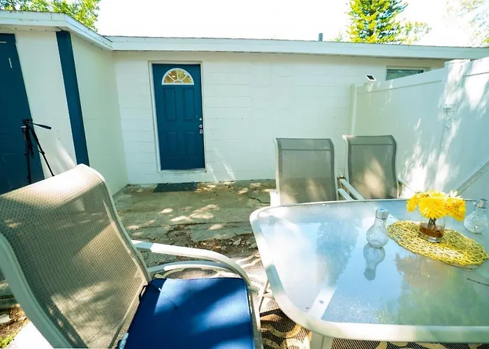 Tranquil & Fully Renoveted Home Near Busch Gardens
